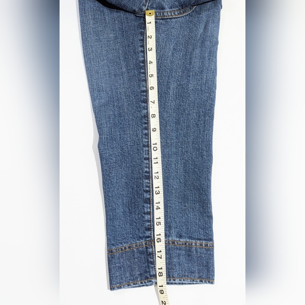 Liz Claiborne Women's Denim Stretch Capris, Size 4 Cropped Blue Jeans Mid-Rise - Picture 8 of 9